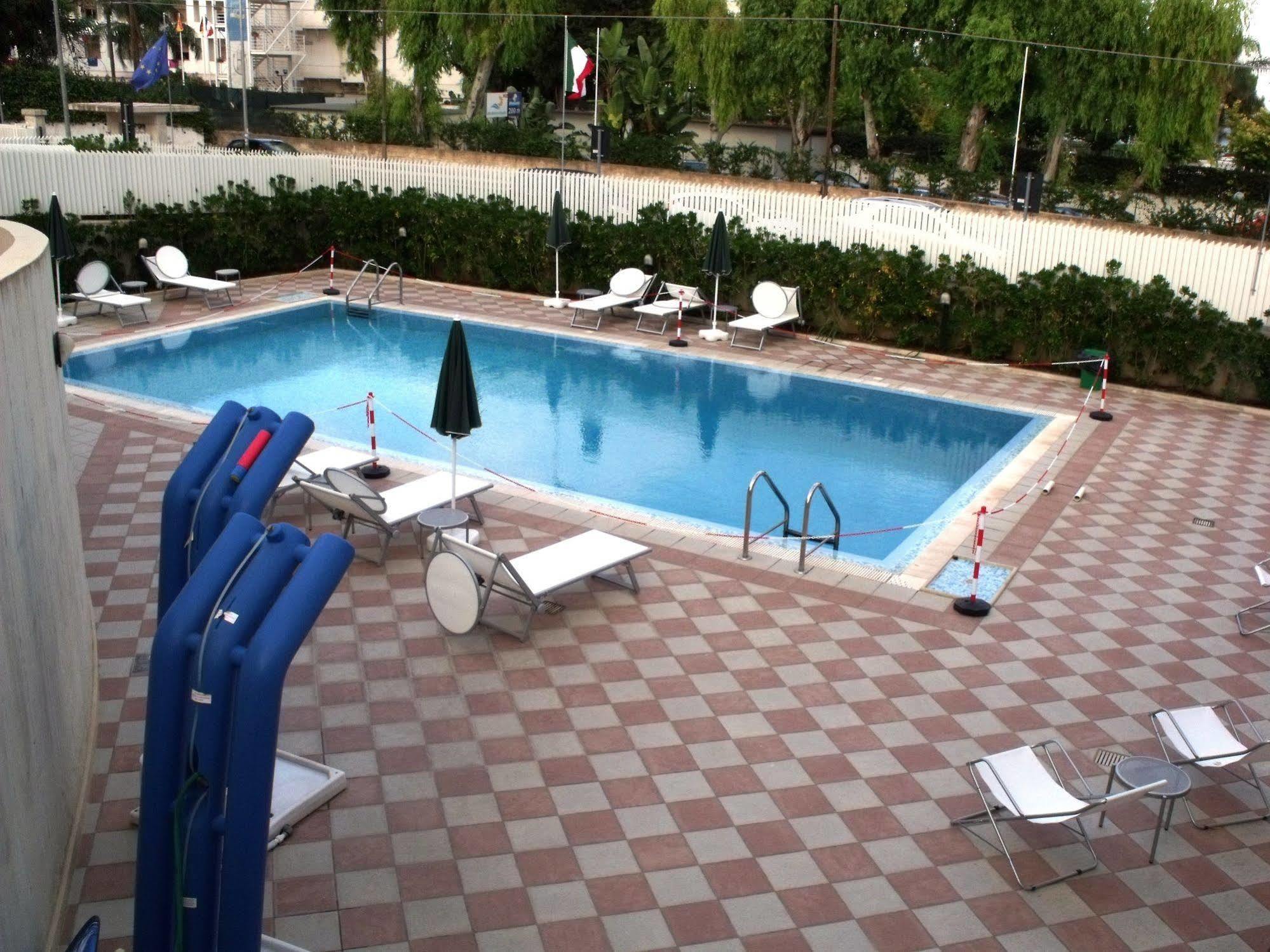 Hotel Bulla Regia Fontane Bianche Bagian luar foto