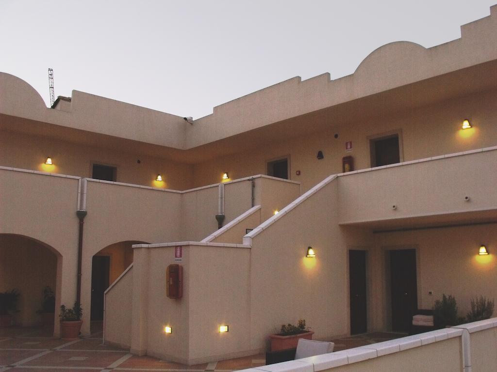 Hotel Bulla Regia Fontane Bianche Bagian luar foto