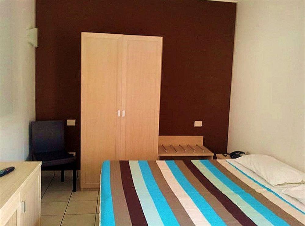 Hotel Bulla Regia Fontane Bianche Bagian luar foto